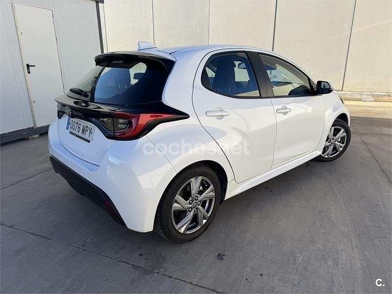 Usado Toyota Yaris Hybrid Plus 116 CV (85 kW) 2024 Blanco Berlina
