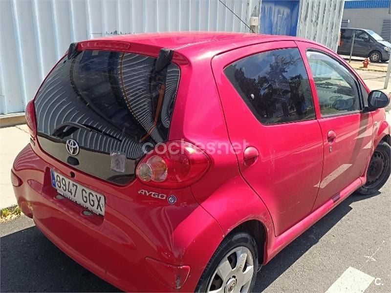 Używany Toyota Aygo Live 68 KM (50 kW) 2008 Czerwony Hatchback