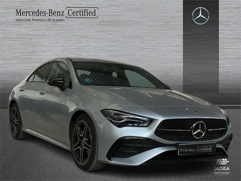 Usado Mercedes CLA200 AMG line 163 CV (119 kW) 2025 Blanco Berlina