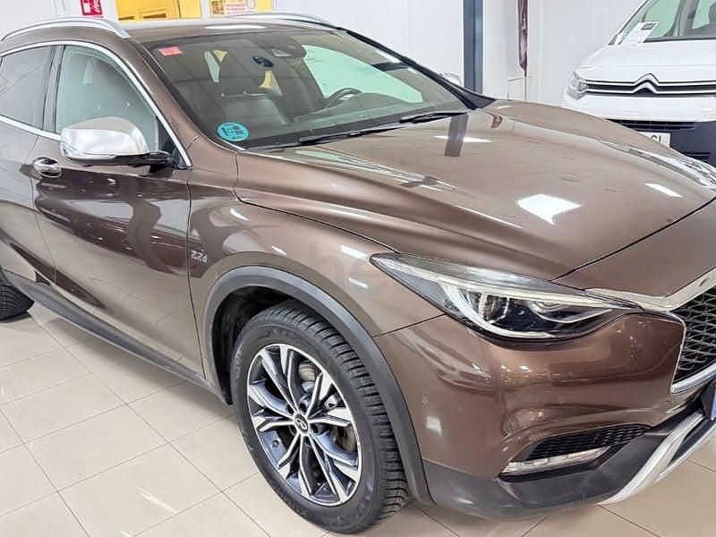Usado Infiniti QX30 Premium 170 CV (125 kW) 2017 Marrón SUV