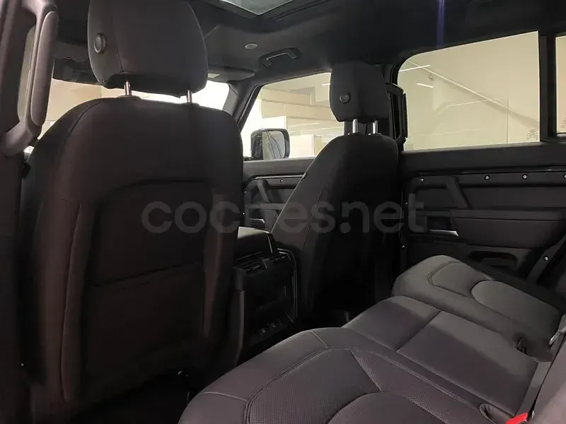 Begagnad Land Rover Defender S 249 HK (183 kW) 2025 Svart SUV
