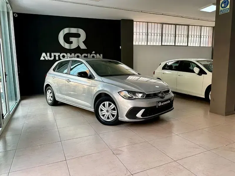 Usado VW Polo 95 CV (69 kW) 2021 Gris / plata Utilitario
