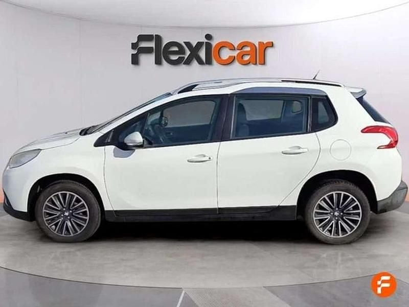 Usado Peugeot 2008 Allure 120 CV (88 kW) 2015 Blanco SUV