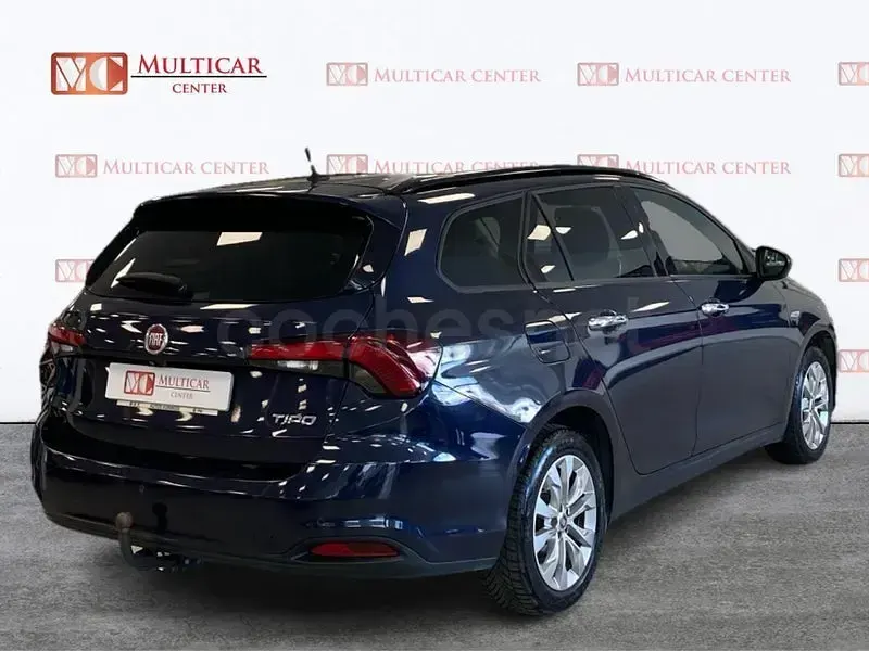 Usado Fiat Tipo Lounge 120 CV (88 kW) 2019 Azul Familiar