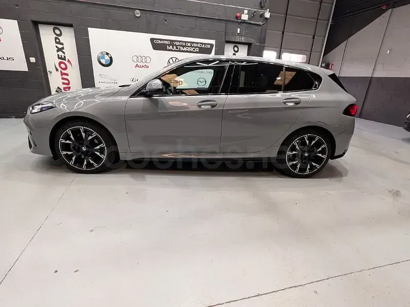Usado BMW 118 Comfort Edition 150 CV (110 kW) 2025 Gris / plata Utilitario