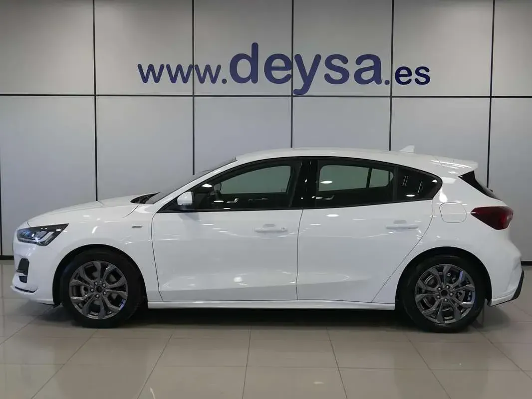 Usado Ford Focus ST-Line 125 CV (91 kW) 2023 Blanco Utilitario