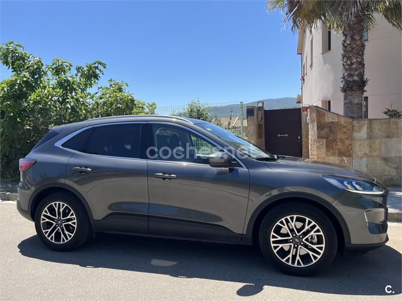 Usado Ford Kuga Titanium 225 CV (165 kW) 2020 Gris / plata SUV