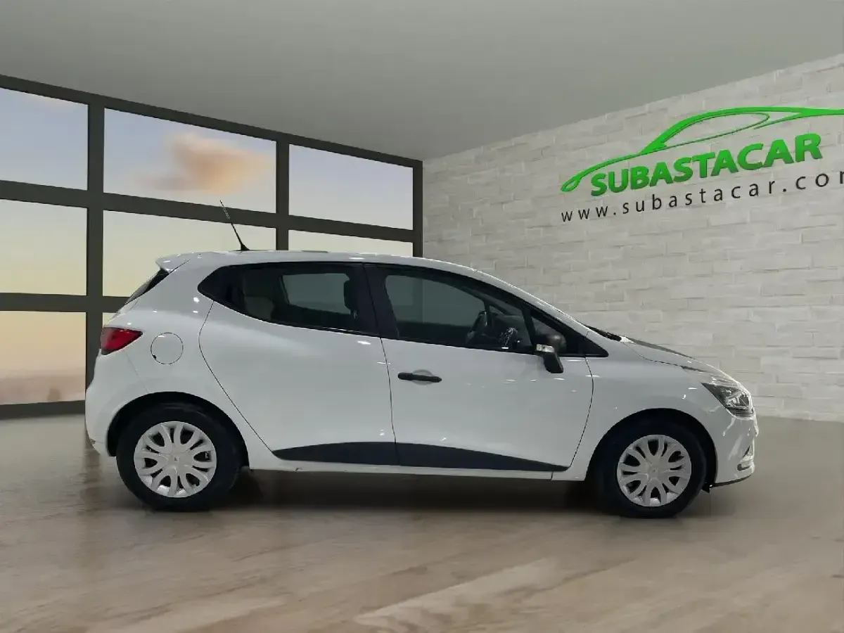 Usado Renault Clio Business 75 CV (55 kW) 2019 Blanco Utilitario