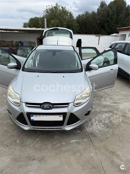 Gris / plata Usado 2014 Ford Focus Trend Berlina | 6700 € (Precio justo) - Imagen 1/4
