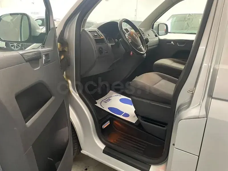Usado VW Caravelle Comfortline 140 CV (102 kW) 2010 Gris / plata Van