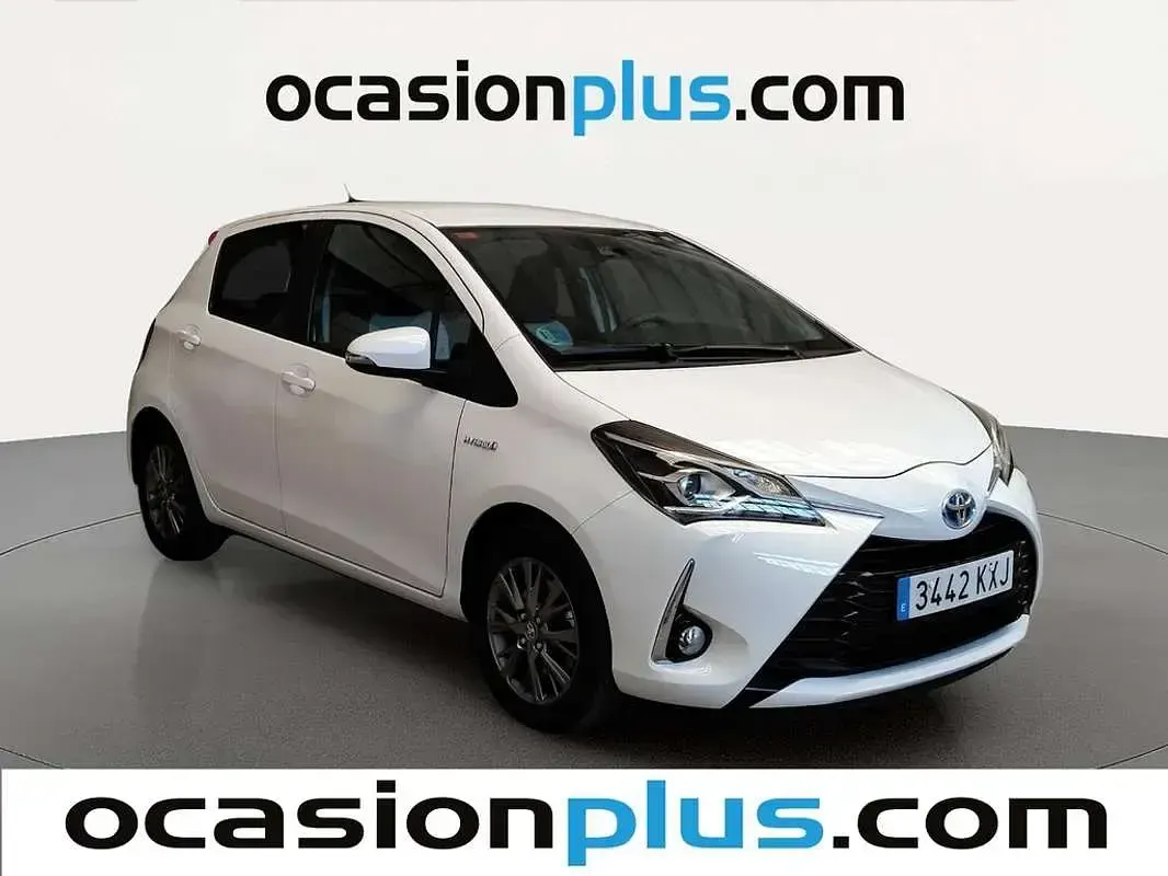 Usado Toyota Yaris Hybrid Active 100 CV (73 kW) 2019 Blanco Utilitario