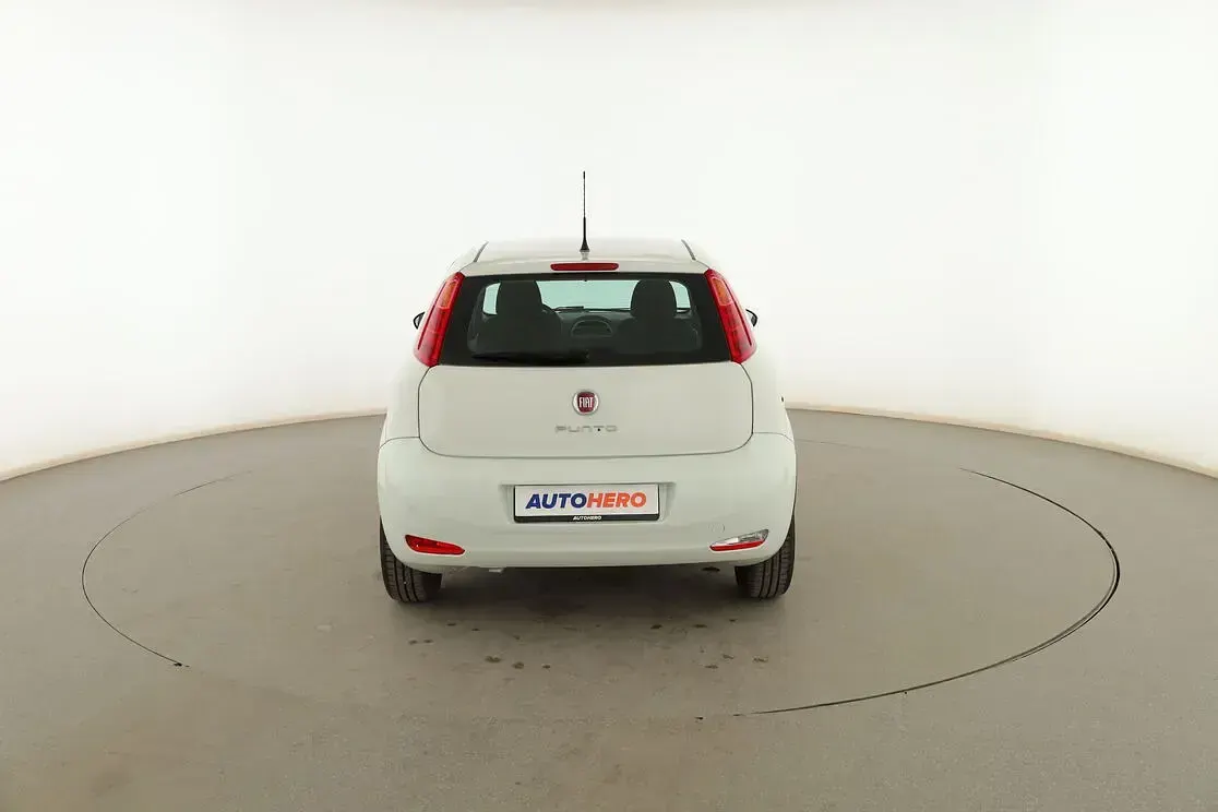 Usado Fiat Punto Easy 70 CV (51 kW) 2016 Blanco Utilitario