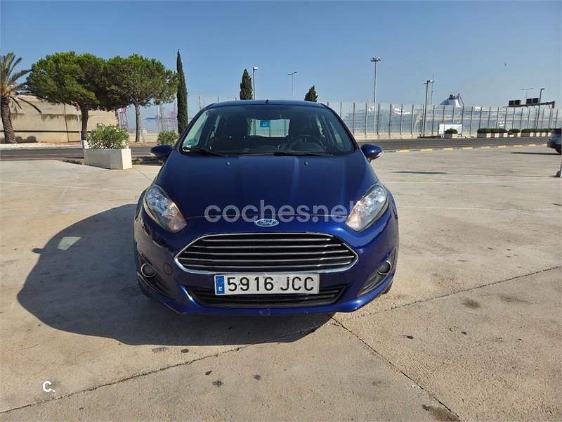 Usado Ford Fiesta Trend 82 CV (60 kW) 2015 Azul Berlina