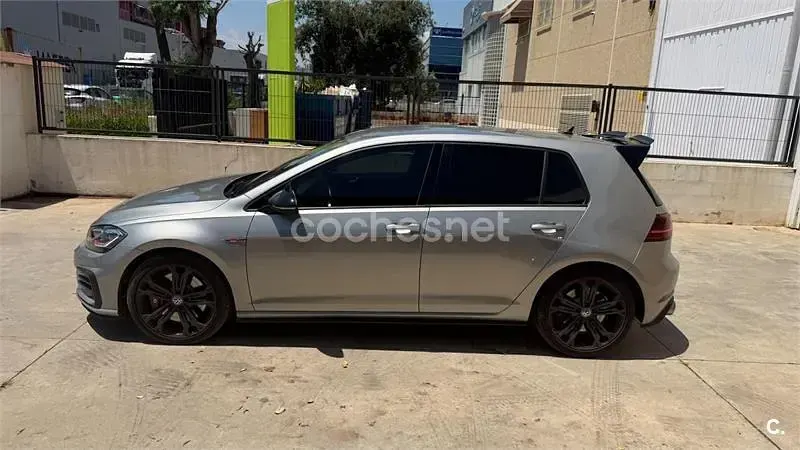 Usado VW Golf VII GTI 245 CV (180 kW) 2018 Gris / plata Berlina