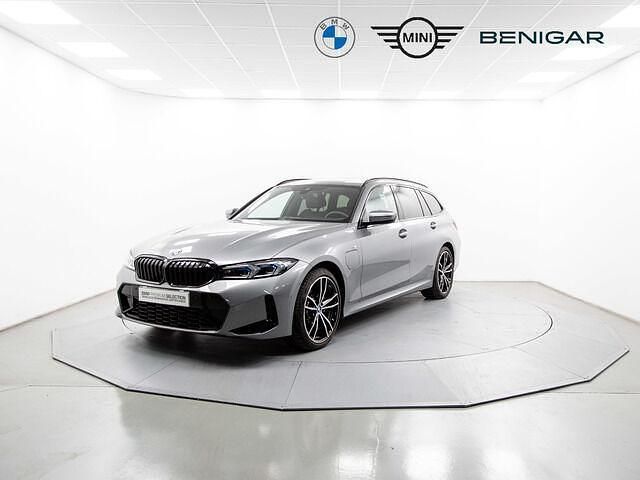 Gris Usado 2024 BMW 330e Comfort Edition Familiar | 48.900 € - Imagen 1/4
