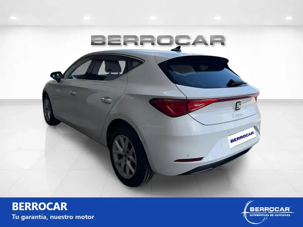 Usado Seat Leon Style 116 CV (85 kW) 2025 Blanco Utilitario