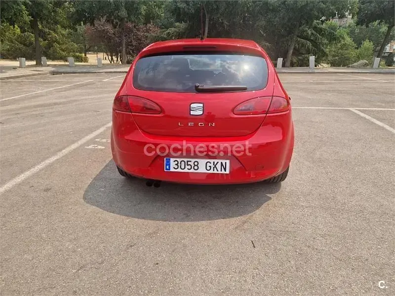 Usado Seat Leon Sport 140 CV (102 kW) 2009 Rojo Utilitario