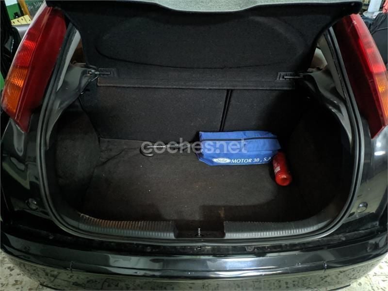 Usado Ford Focus ST 173 CV (127 kW) 2003 Negro Berlina