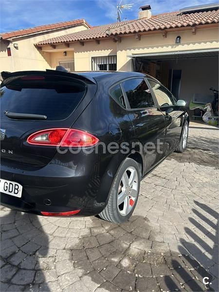 Usado Seat Leon Sport 140 CV (102 kW) 2008 Negro Utilitario
