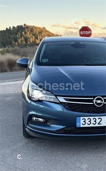 Usado Opel Astra Excellence 136 CV (100 kW) 2017 Azul Familiar