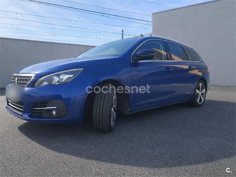 Usado Peugeot 308 SW Allure 130 CV (95 kW) 2019 Azul Familiar