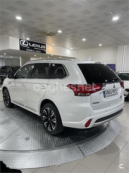Blanco Usado 2018 Mitsubishi Outlander P-HEV SUV | 15.900 € (Buen precio) - Imagen 1/4