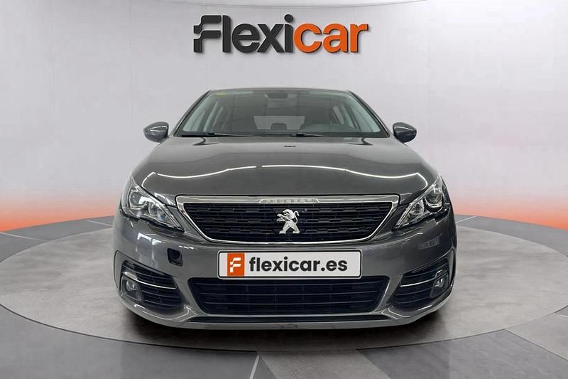 Usado Peugeot 308 Access 131 CV (96 kW) 2020 Gris Berlina