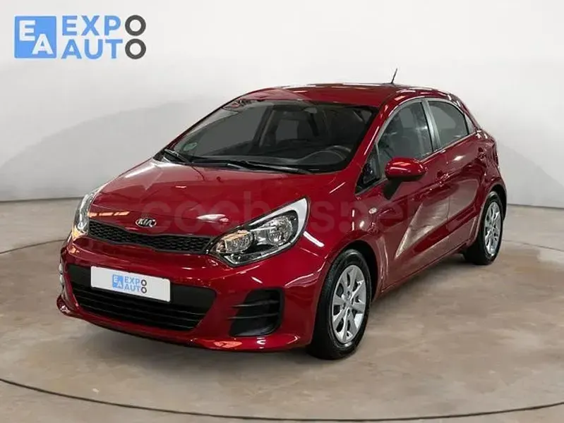 Usado Kia Rio 84 CV (61 kW) 2016 Rojo Utilitario