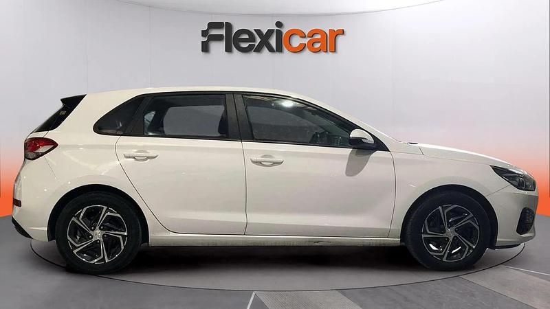 Usado Hyundai i30 117 CV (86 kW) 2021 Blanco Familiar