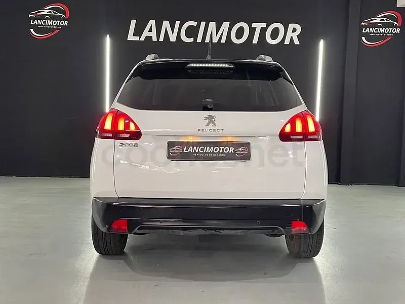 Usado Peugeot 2008 Allure 110 CV (80 kW) 2018 Blanco SUV