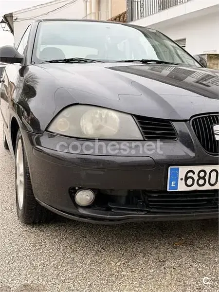 Usado Seat Ibiza Reference 100 CV (73 kW) 2005 Negro Utilitario