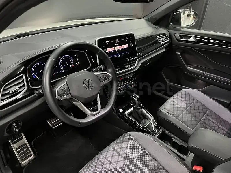 Usado VW T-Roc R-line 150 CV (110 kW) 2024 Gris / plata SUV