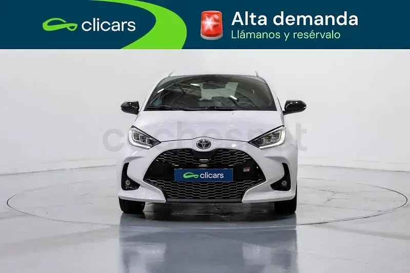 Usado Toyota Yaris Hybrid Sport 116 CV (85 kW) 2022 Blanco Berlina
