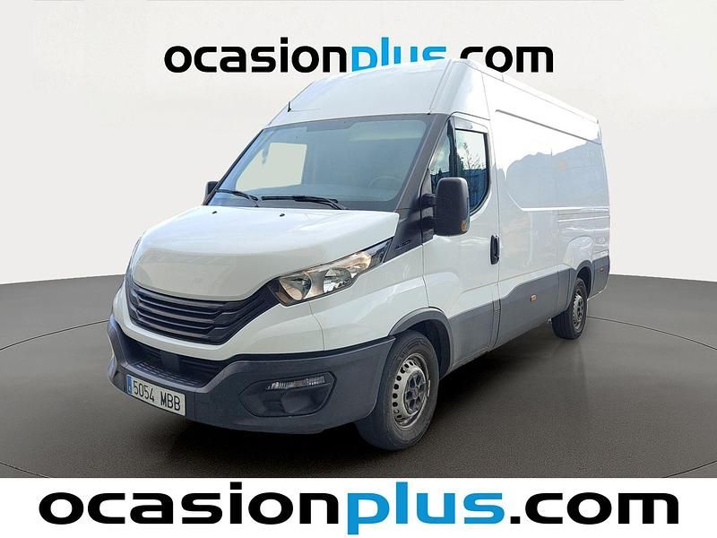Usado Iveco Daily 156 CV (114 kW) 2022 Blanco Familiar