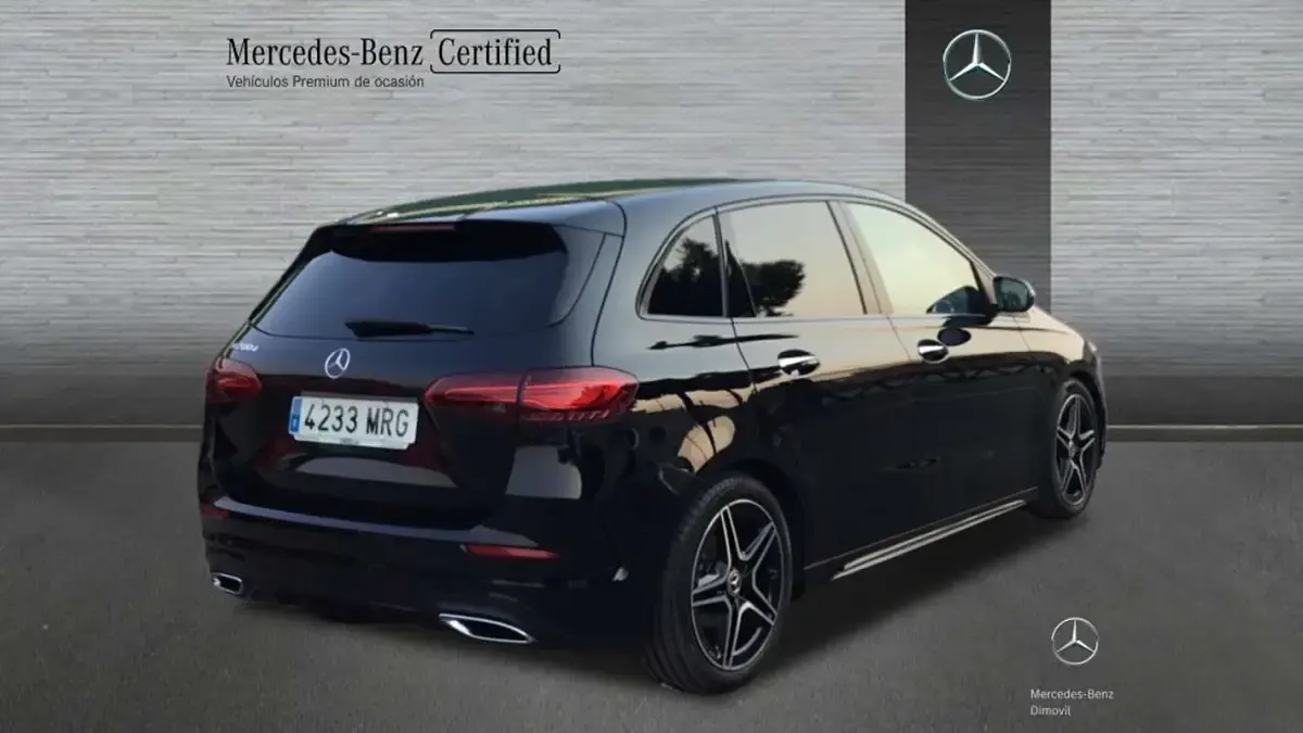 Usado Mercedes B200 150 CV (110 kW) 2024 Negro Utilitario