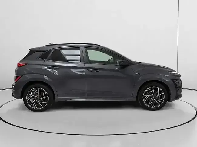 Usado Hyundai Kona N Line 120 CV (88 kW) 2023 Gris SUV