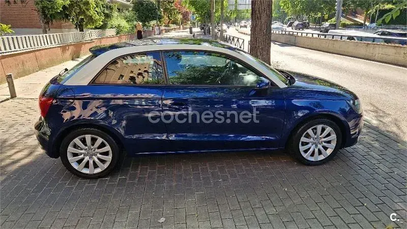 Usado Audi A1 Attraction 90 CV (66 kW) 2013 Azul Utilitario