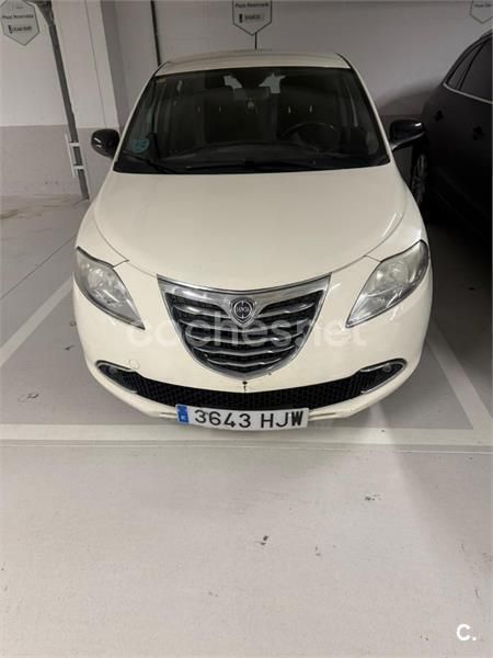 Beige Usado 2012 Lancia Ypsilon Gold Utilitario | 3500 € (Super precio) - Imagen 1/4