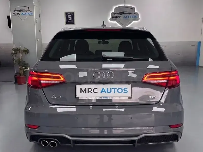 Usado Audi A3 S-Line 150 HP (110 kW) 2017 Cinzento Sedan