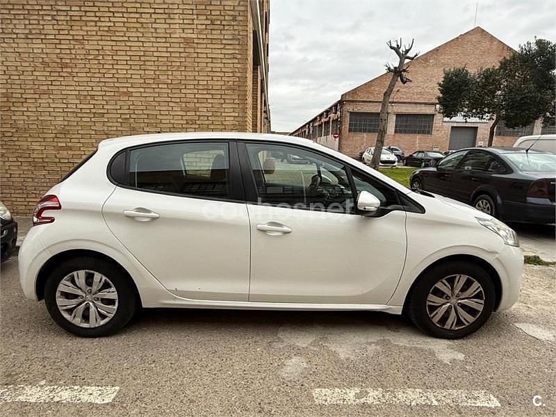 Usado Peugeot 208 Active 82 CV (60 kW) 2014 Blanco Utilitario