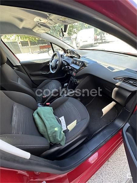 Rojo Usado 2015 Peugeot 208 Access Utilitario | 5000 € (Super precio) - Imagen 1/4