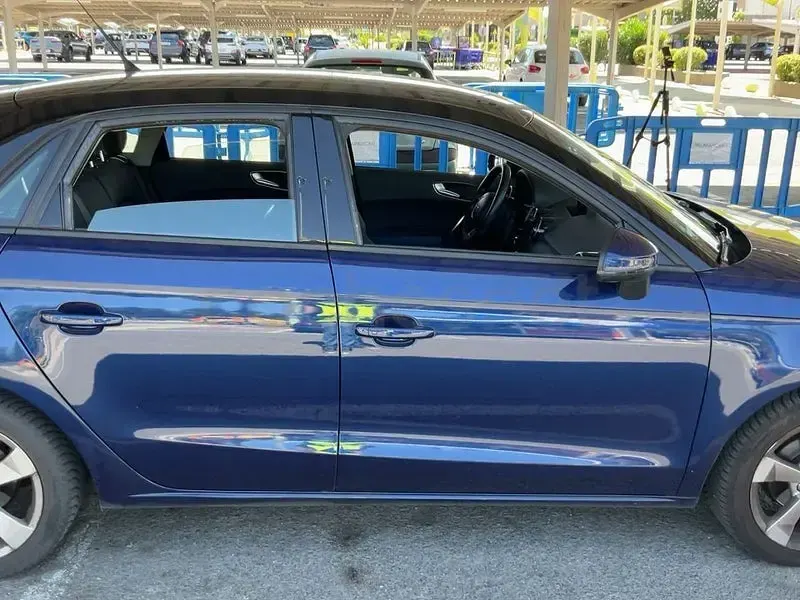Usado Audi A1 Sportback 116 CV (85 kW) 2017 Azul Utilitario