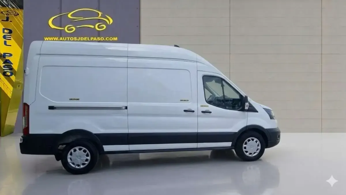 Usado Ford Transit Trend 131 CV (96 kW) 2022 Blanco Van