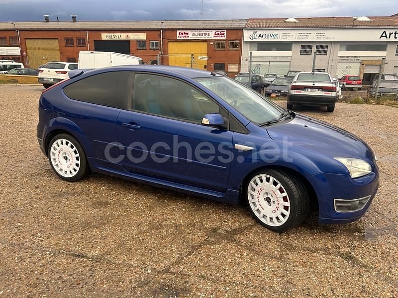 Usado Ford Focus ST 225 CV (165 kW) 2006 Azul Berlina