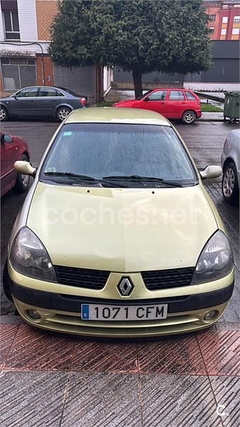 Usado Renault Clio II 75 CV (55 kW) 2003 Amarillo Berlina