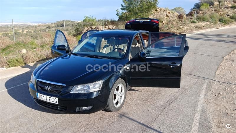 Usado Hyundai Sonata Style 140 CV (102 kW) 2006 Negro Berlina