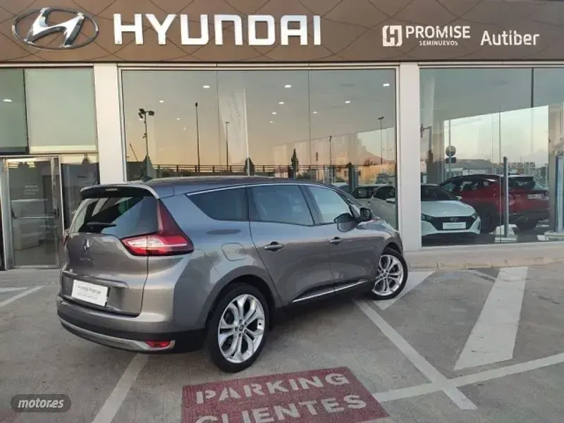 Usado Renault Grand Scénic IV Zen 12 CV (8 kW) 2019 Monovolumen