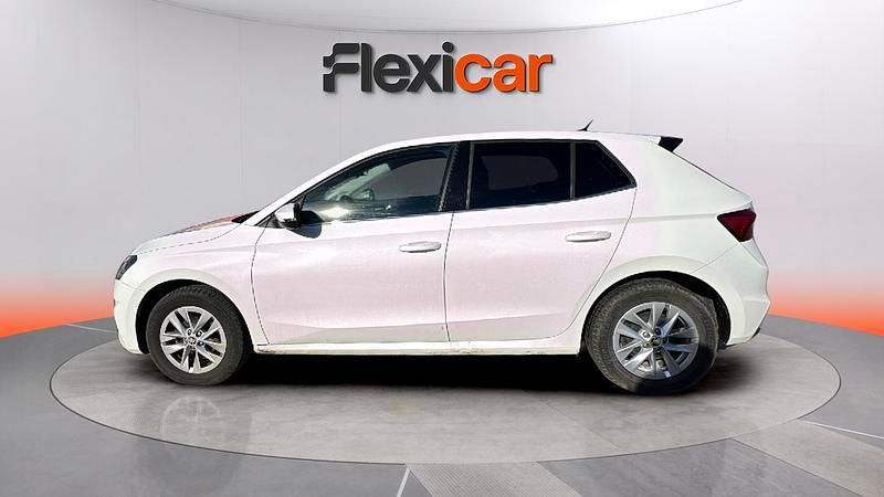 Usado Skoda Fabia Selection 95 CV (69 kW) 2024 Blanco Utilitario