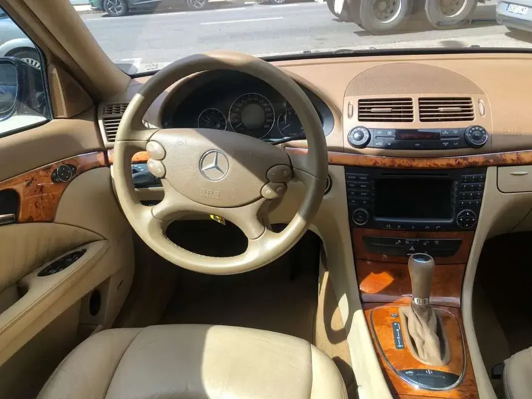 Usado Mercedes E350 Avantgarde 272 CV (200 kW) 2008 Azul Berlina