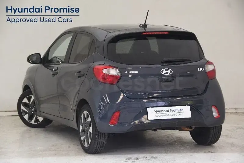 Usado Hyundai i10 63 CV (46 kW) 2025 Gris / plata Utilitario
